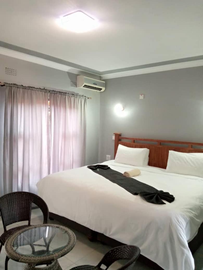 Global Guest House Касане Екстериор снимка