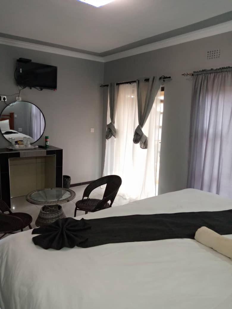 Global Guest House Касане Екстериор снимка