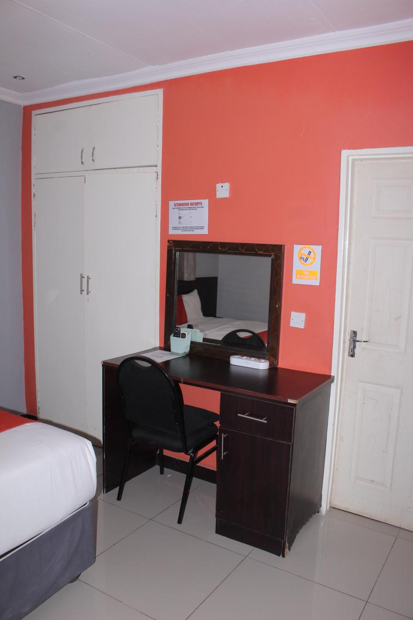 Global Guest House Касане Екстериор снимка